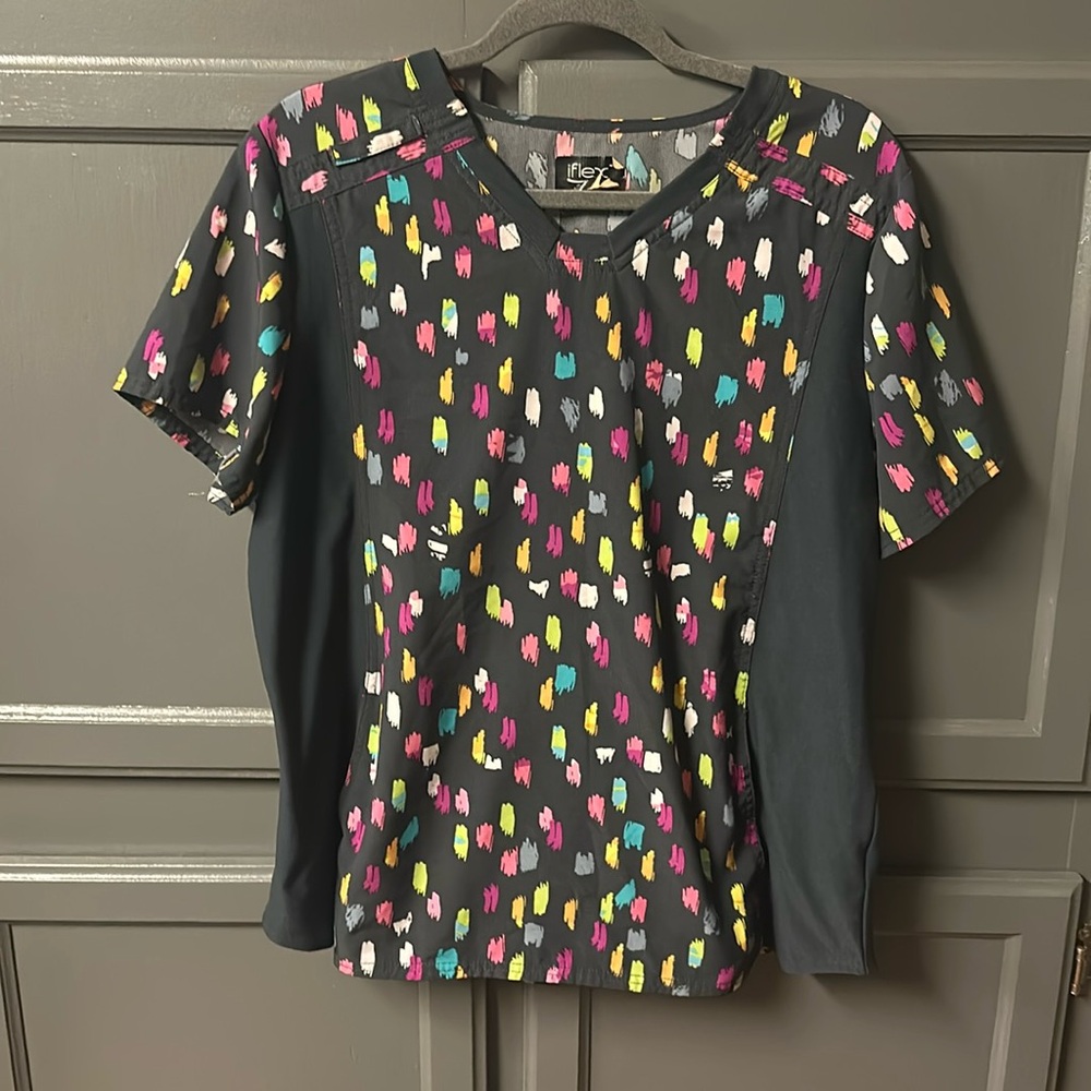 Cherokee scrub top